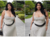 Claudia Rojas Shows How to Make a Neutral Dress Look Bold and Effortlessly Chic Claudia Rojas Shows How to Make a Neutral Dress Look Bold and Effortlessly Chic