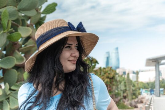 Comfortable Plus Size Travel Outfits for Long Flights, Road Trips, and Sightseeing