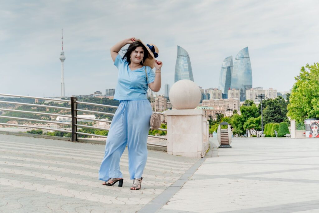 Comfortable Plus Size Travel Outfits for Long Flights, Road Trips, and Sightseeing
