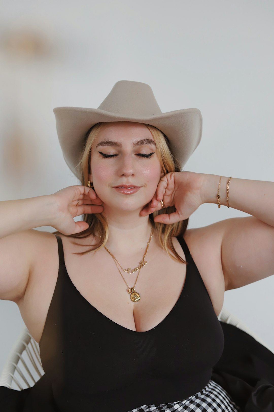 How to Practice Body Positivity When You’re Plus Size: Confidence Tips for Every Outfit