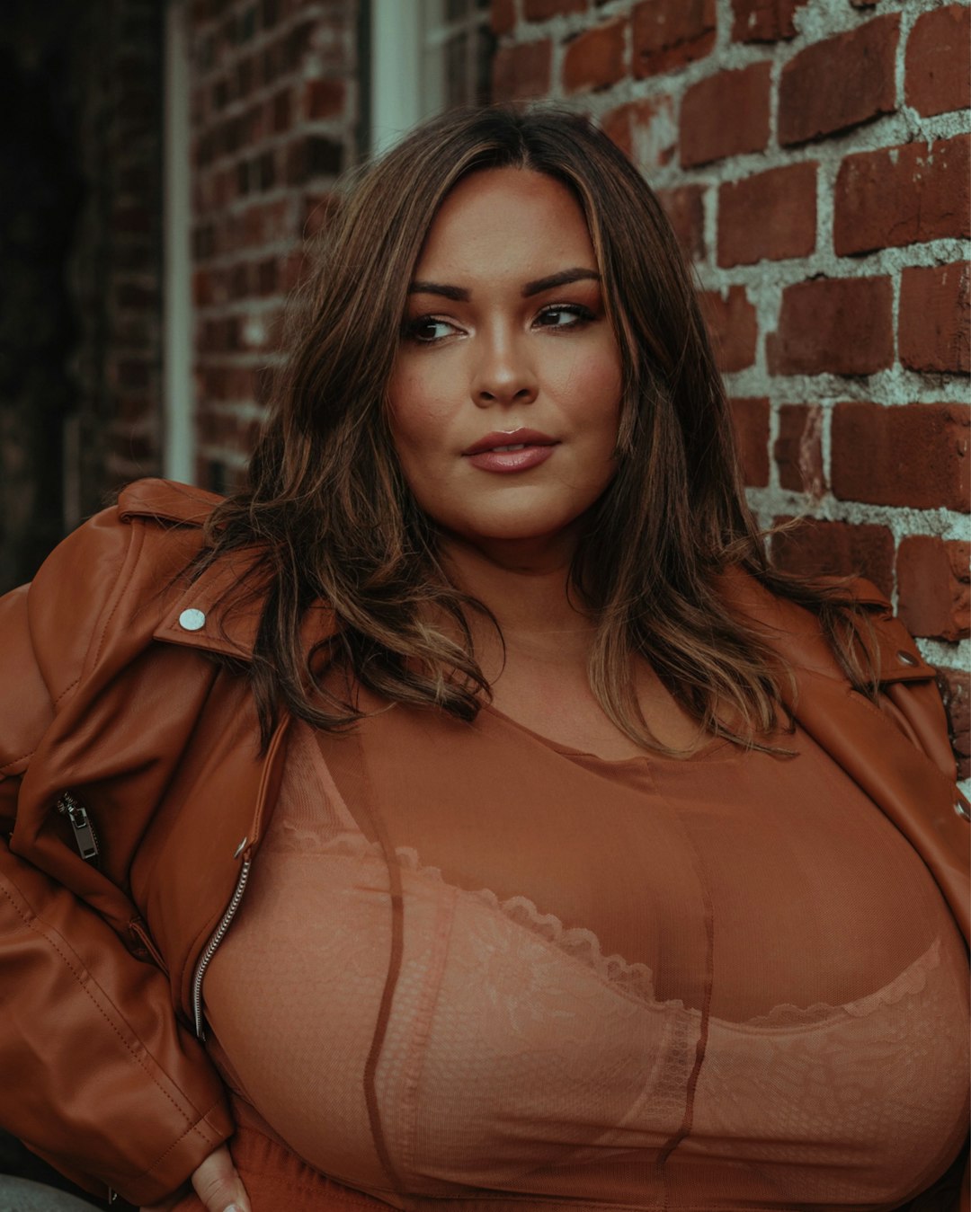 Body Neutrality vs. Body Positivity in Plus-Size Fashion: Key Differences and How to Choose What Fits You